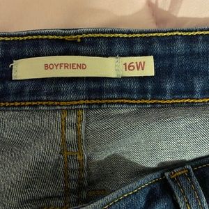 Levi’s boyfriend cut jeans size 16R